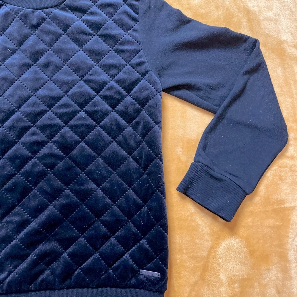 Sean John kids crew neck sweater with quilted velour front. Size M - no flaws